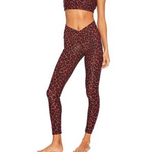 BEACH RIOT leggings- size small